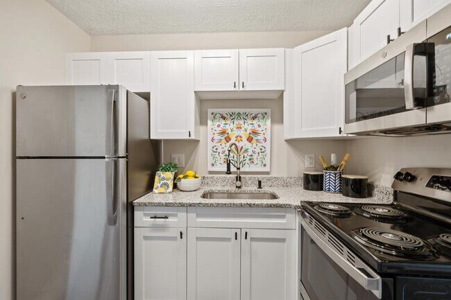 Building Photo - 2553 Bradford Ct
