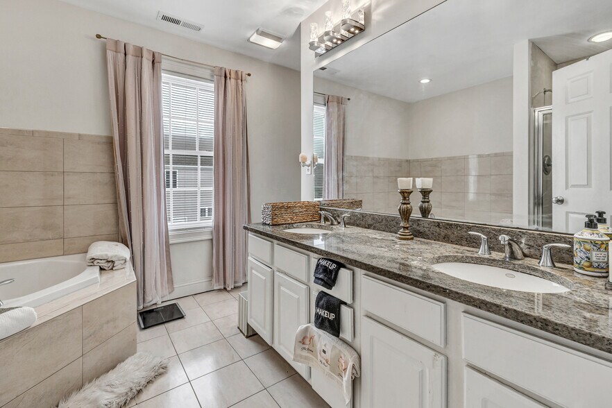 Building Photo - 240 Highland Ave