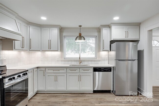 Building Photo - 3113 Monroe Way