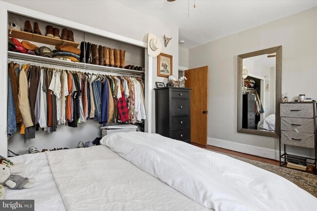 Building Photo - 343 Spring Mill Ave