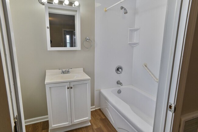 Building Photo - 142 S 29th St