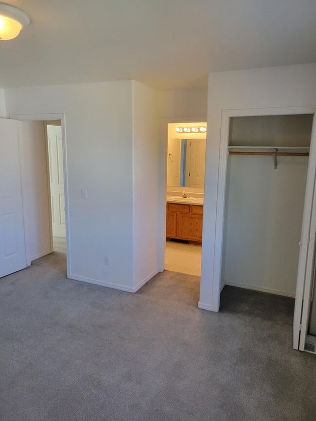 Building Photo - 3305 Laredo Dr