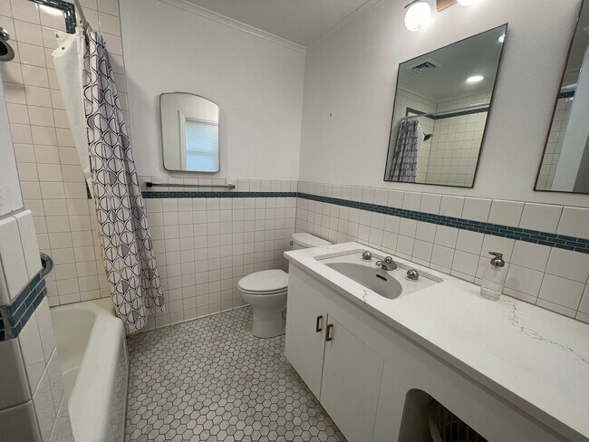 Building Photo - South Highland Beauty! This Is The One To ...
