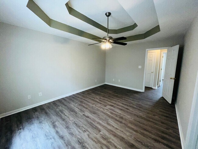 Building Photo - Northgate district! 4 bed/2.5 full bath, newly renovated, large lot, approx 2500 sqft, 2 car gara...