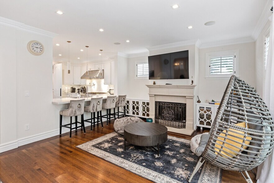 Building Photo - 180 Dorantes Ave