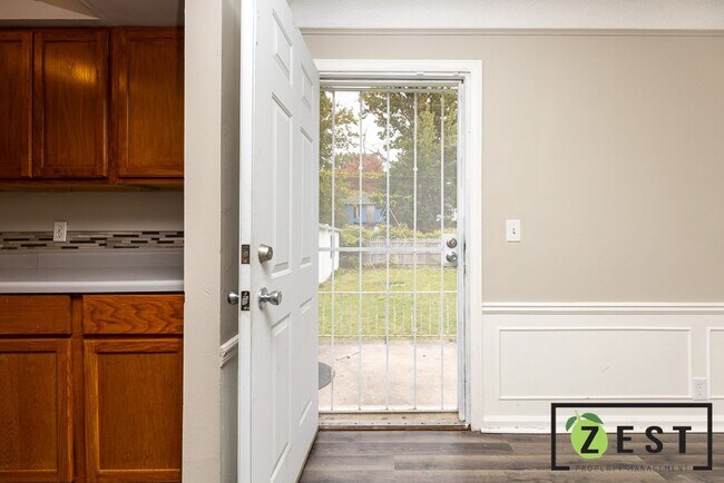 Building Photo - - BEAUTIFUL 3-BEDROOM 1 BATHROOM  April 11th 2-2:30 pm!