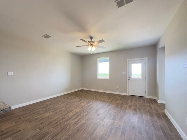 Building Photo - Newly constructed 4bd Home in Villas San A...