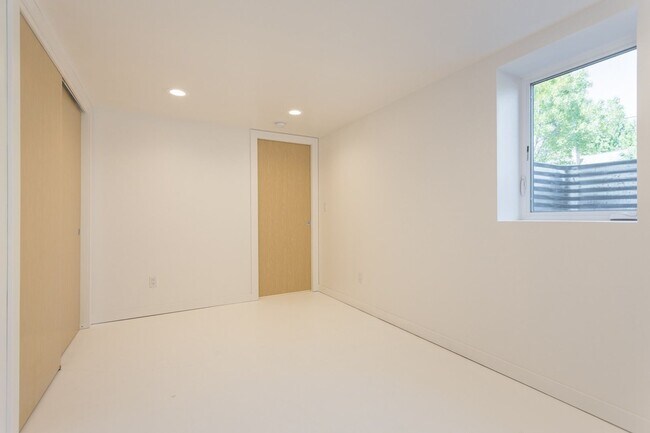Building Photo - se54th
