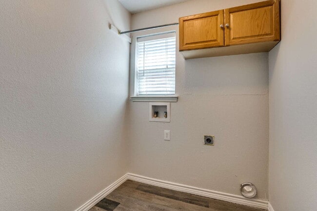 Building Photo - Beautiful Mansfield Home!