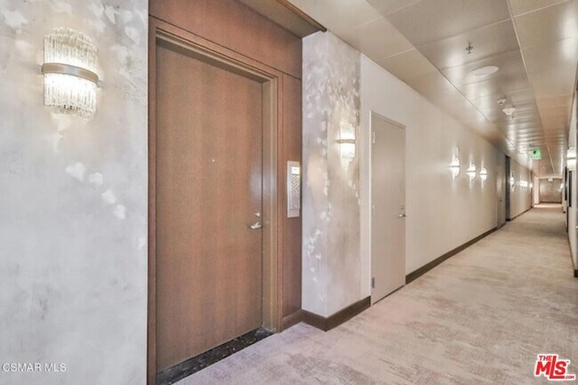 Building Photo - 900 W Olympic Blvd