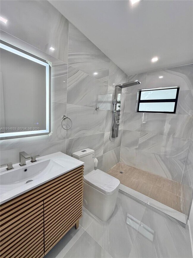 Building Photo - 12615 N Miami Ave