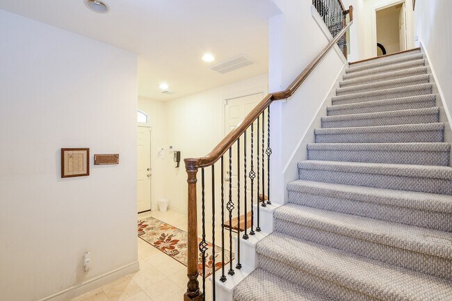 Building Photo - 9127 Harbor Hills Dr