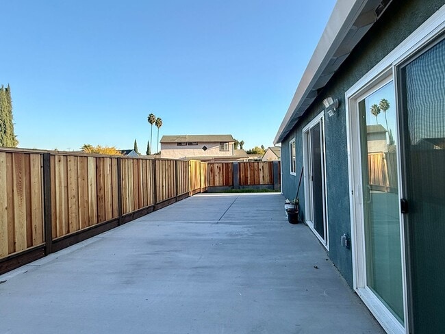 Building Photo - Updated 4 Bedroom 2 Bath Single Family Home in San Jose