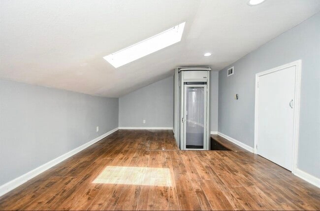 Building Photo - 7459 Brompton St