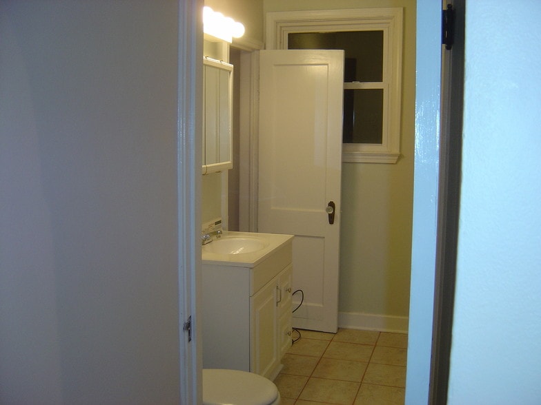 Building Photo - 3316 Robert St