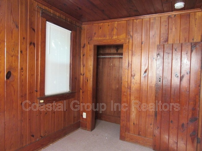 Building Photo - 3521 Bayside Ave