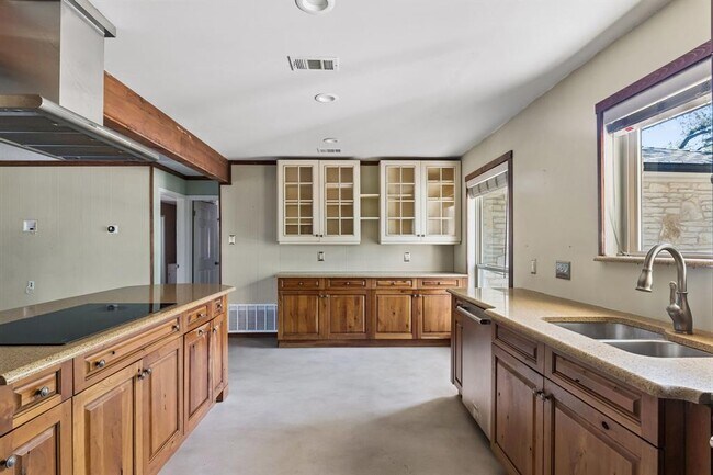 Building Photo - 1105 N Riviera Cir