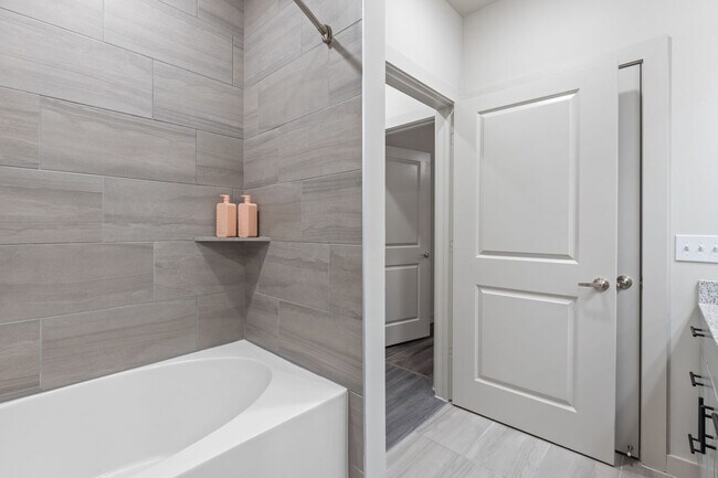 Building Photo - 5820 1/2 Cameron Road-SI FL2-ID1303392P