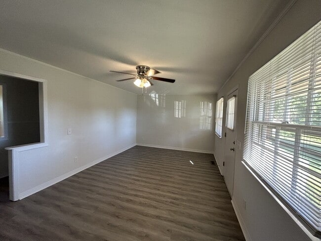 Building Photo - 3-Bedroom 2-Bathroom Home with 2 car garage  in Prime Cookeville Location!