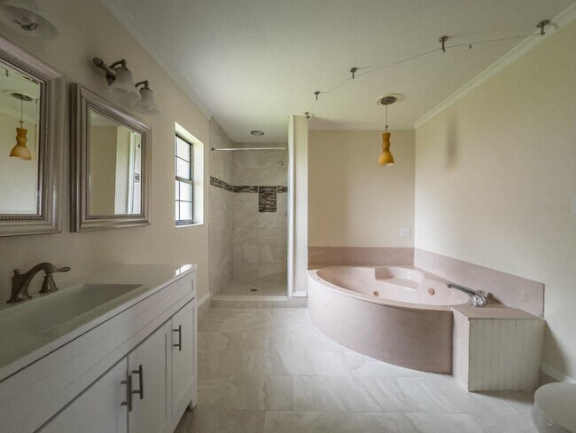 Building Photo - 8072 SW 54th Ct