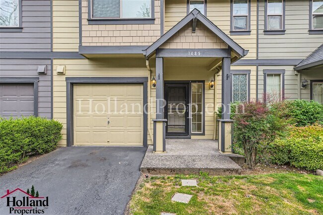 Building Photo - Spacious Townhome with A/C, Gas Fireplace & Water/Sewer Included!