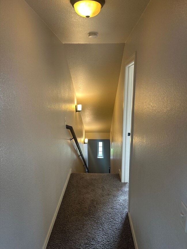 Building Photo - Available for Immediate Move-in!  3 Bedroom, 2 Bathroom, Two-Story Fayetteville Home