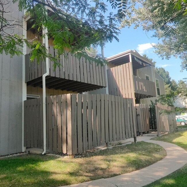 Building Photo - *ALL UTITLITIES INCLUDED* Spacious 1 Bedroom Condo for Rent in Niwot