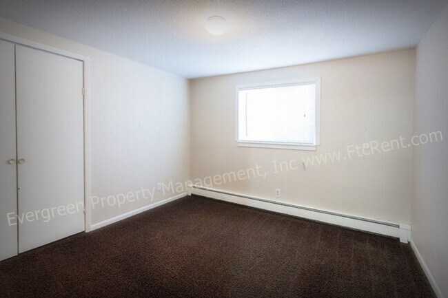 Building Photo - 3006 Sunset Dr