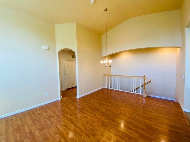 Building Photo - Gorgeous Condo on Sheldon