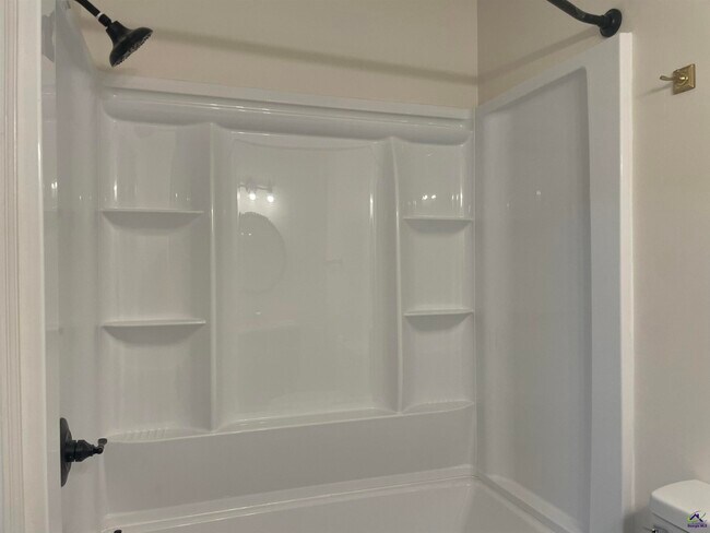 Building Photo - 260 Somerset Dr