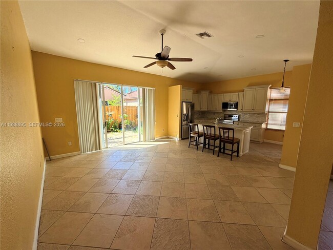 Building Photo - 4110 NE 22nd Ct