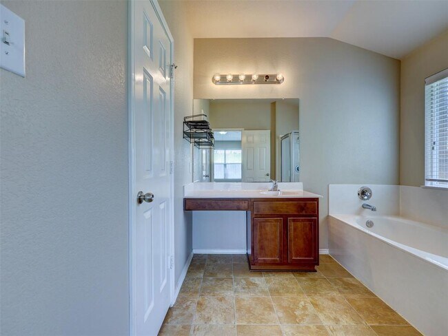 Building Photo - 344 Outfitter Dr
