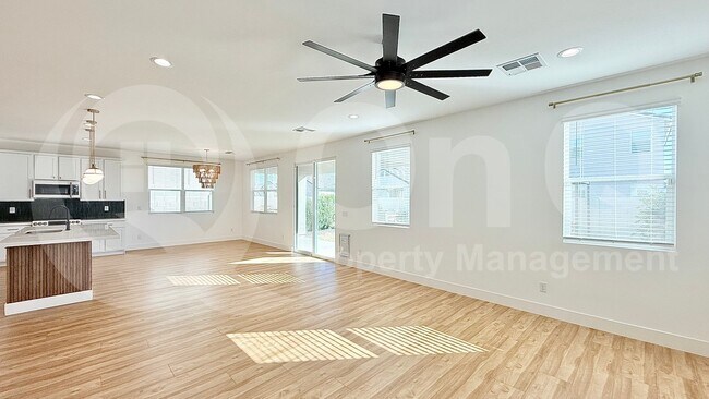 Building Photo - 145 E Mint Ln