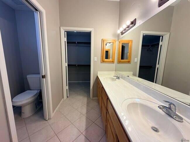 Building Photo - 3905 W 18th St