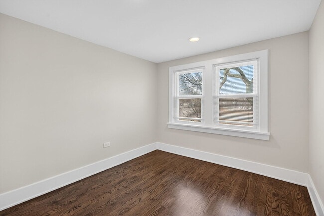 Building Photo - 741 S Jackson St