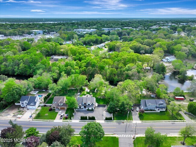 Building Photo - 620 Brookside Dr