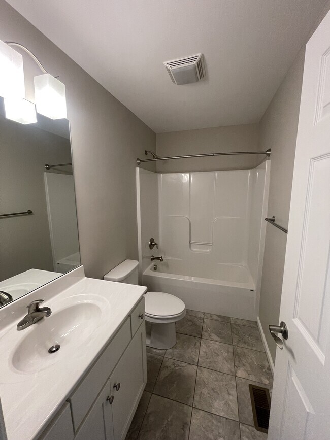 Building Photo - 1108 Augusta Dr