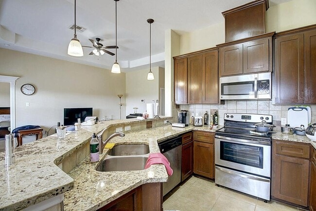 Building Photo - 3005 Dante Dr