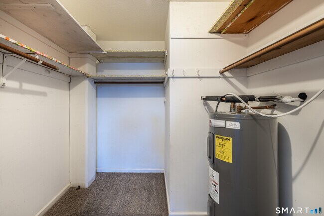 Building Photo - 185 Melba St