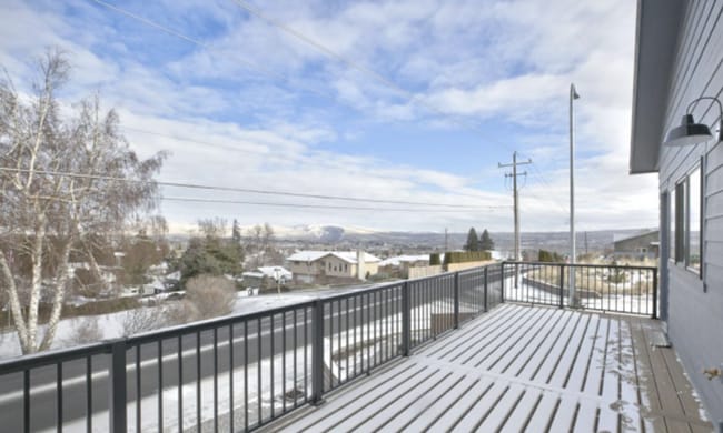 Building Photo - Selah 2br 2ba DBL Garage 5-star Built Green Energy Standards home!