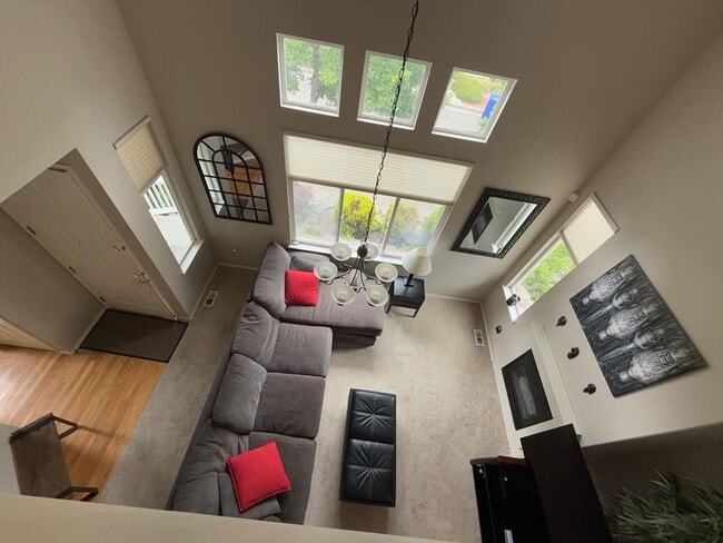 Building Photo - Darling Bellevue Home!