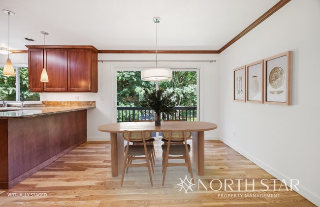 Building Photo - Beautiful Lake Oswego Ranch Home in Red Fo...