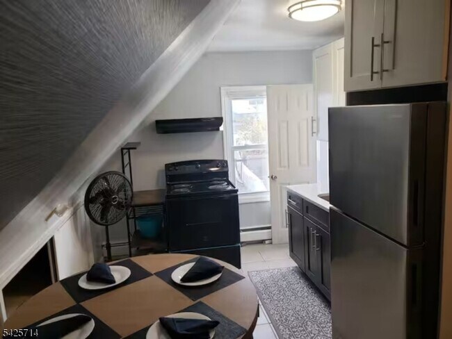 Building Photo - 187 Milford Ave