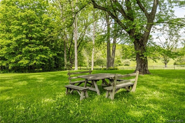 Building Photo - 1282 Hollow Rd