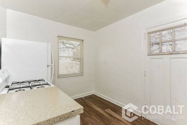 Building Photo - 1982 Rockledge Rd NE