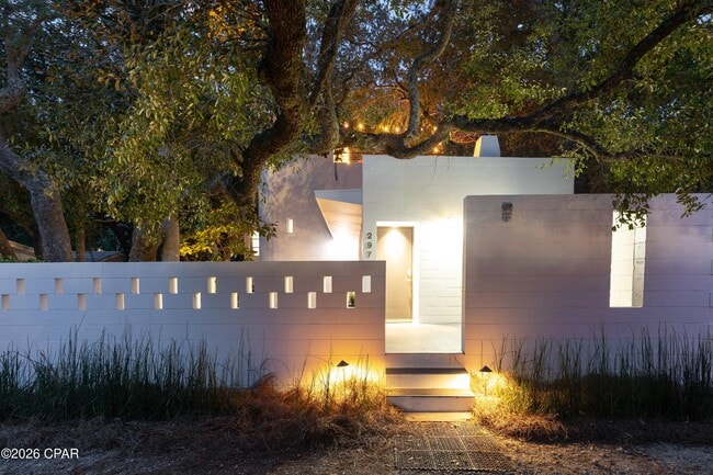 Building Photo - 2979 S County Hwy 395