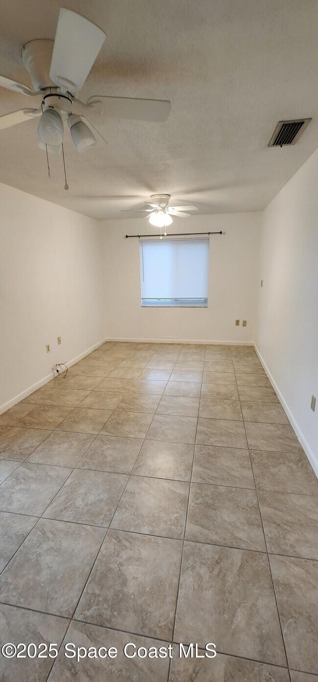 Building Photo - 109 Vía Havarre