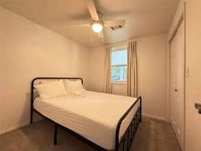 Building Photo - 505 E 4th St