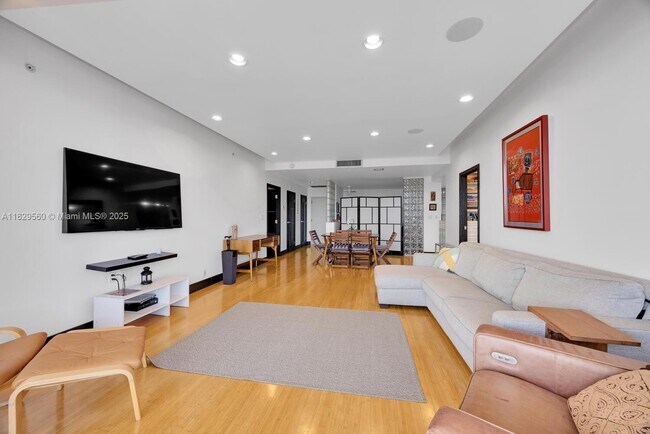 Building Photo - 251 Crandon Blvd
