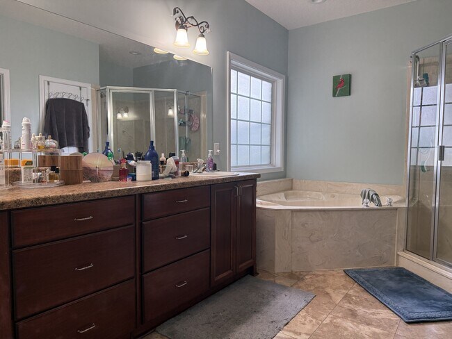 Building Photo - 729 English Oak Dr